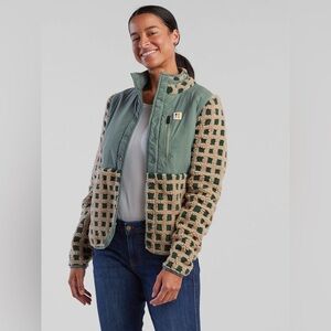 NWT Deso Zephyr Green and Tan Checker snap button fleece Jacket